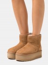 UGG Classic mini platform